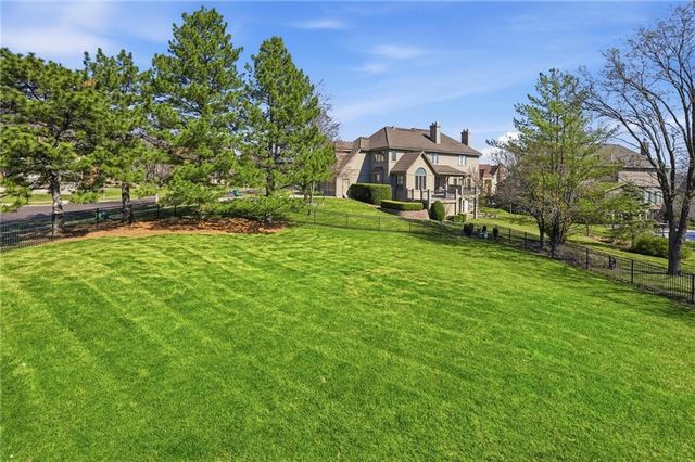 9206 W 146th Place, Overland Park, KS 66221