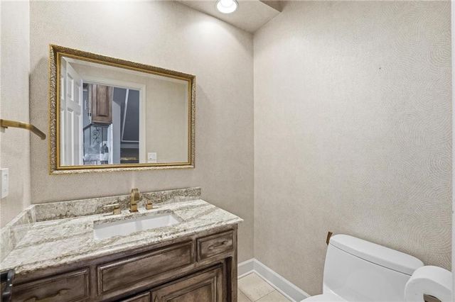 9206 W 146th Place, Overland Park, KS 66221