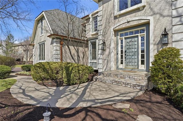 9206 W 146th Place, Overland Park, KS 66221