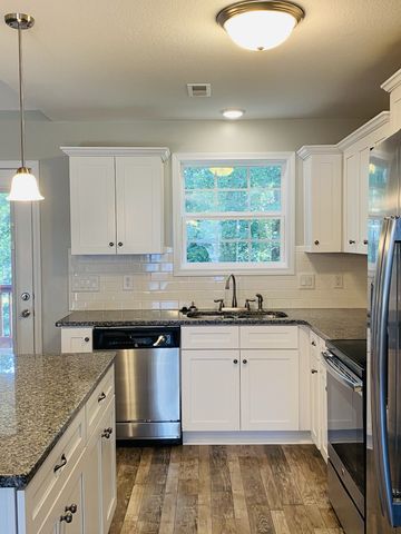 133 Sycamore Hill Dr, Clarksville, TN 37042