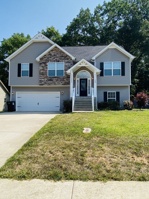 133 Sycamore Hill Dr, Clarksville, TN 37042