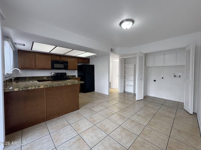 6729 N 44TH Avenue, Glendale, AZ 85301