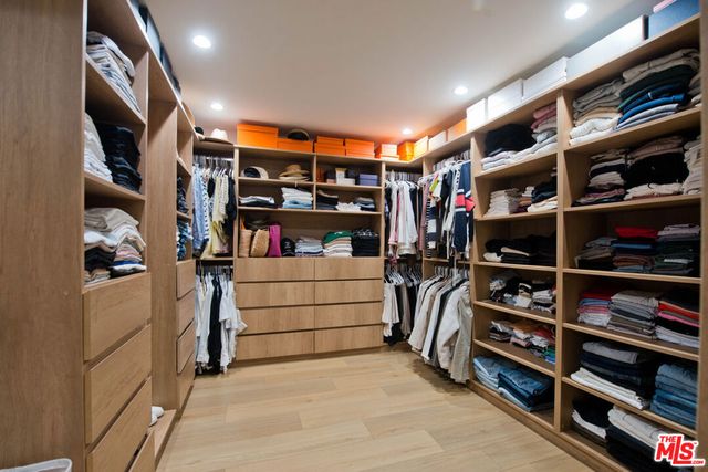 5953 Oakdale Avenue, Woodland Hills, CA 91367