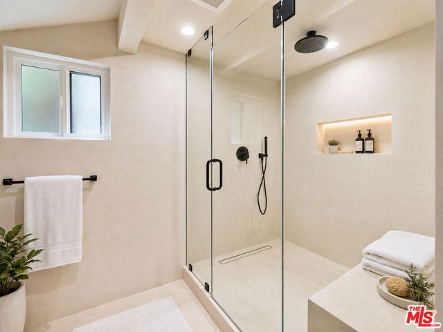 5953 Oakdale Avenue, Woodland Hills, CA 91367