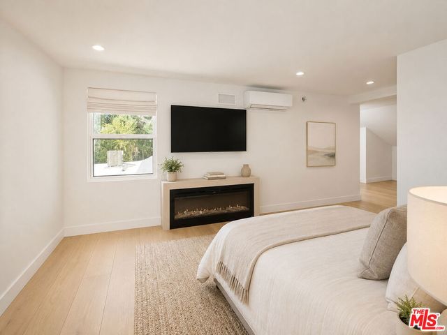 5953 Oakdale Avenue, Woodland Hills, CA 91367