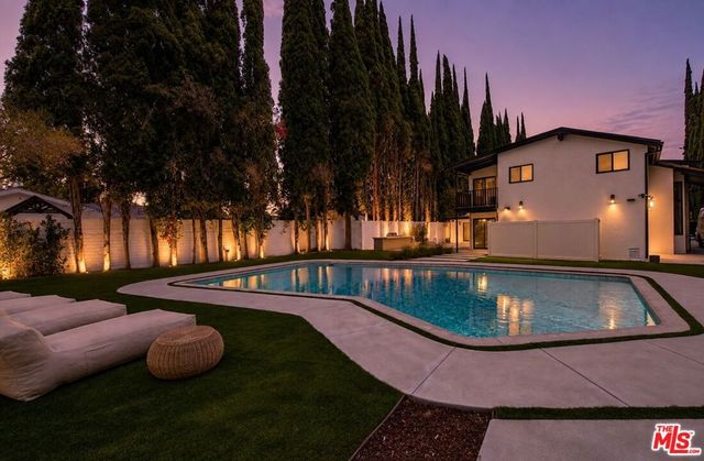 5953 Oakdale Avenue, Woodland Hills, CA 91367