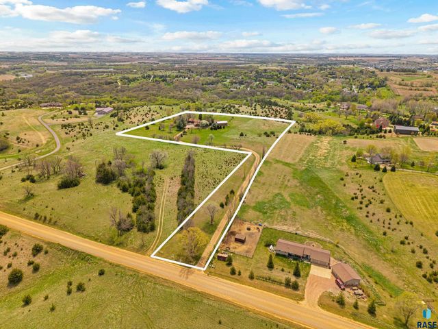8701 E Maple St Street, Brandon, SD 57005