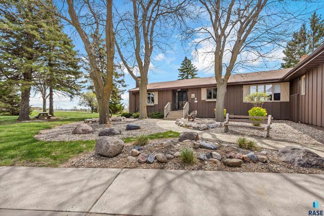 8701 E Maple St Street, Brandon, SD 57005