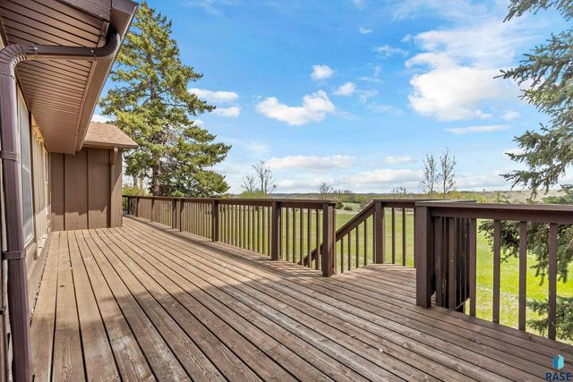 8701 E Maple St Street, Brandon, SD 57005