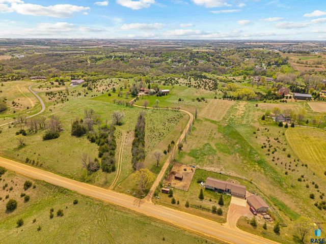 8701 E Maple St Street, Brandon, SD 57005