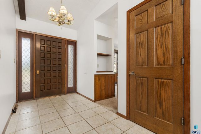 8701 E Maple St Street, Brandon, SD 57005