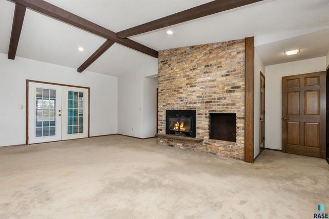 8701 E Maple St Street, Brandon, SD 57005
