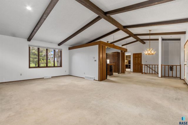 8701 E Maple St Street, Brandon, SD 57005