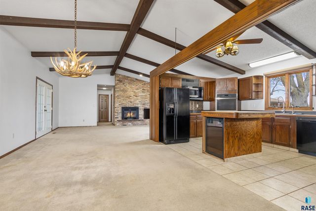 8701 E Maple St Street, Brandon, SD 57005