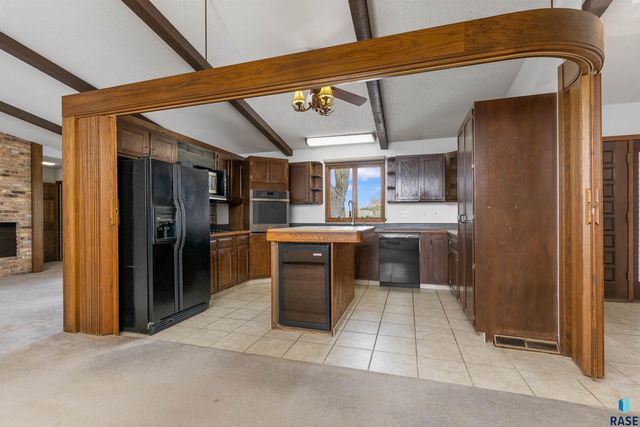 8701 E Maple St Street, Brandon, SD 57005