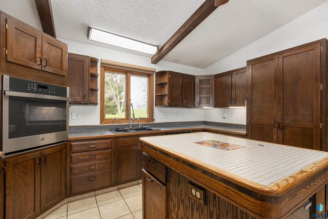 8701 E Maple St Street, Brandon, SD 57005