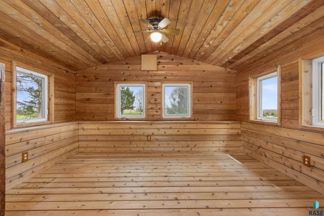 8701 E Maple St Street, Brandon, SD 57005