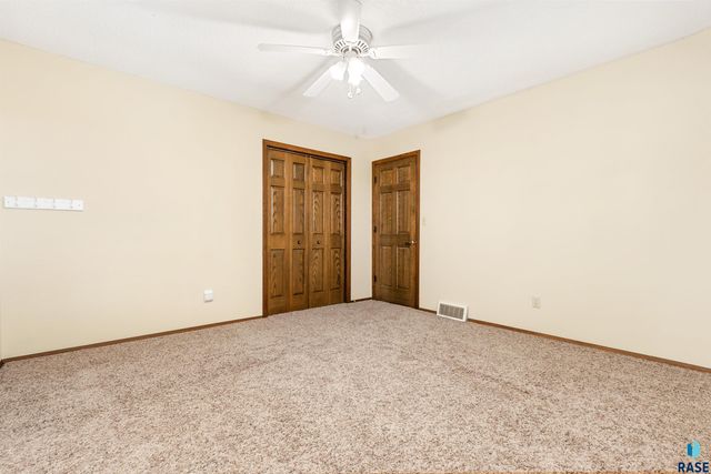 8701 E Maple St Street, Brandon, SD 57005