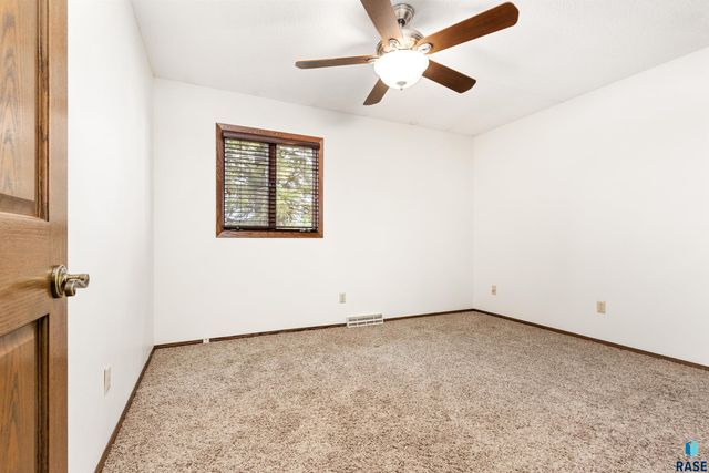 8701 E Maple St Street, Brandon, SD 57005