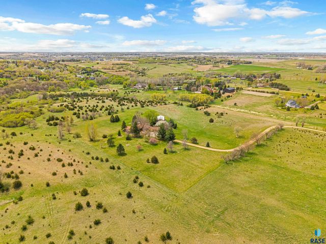 8701 E Maple St Street, Brandon, SD 57005