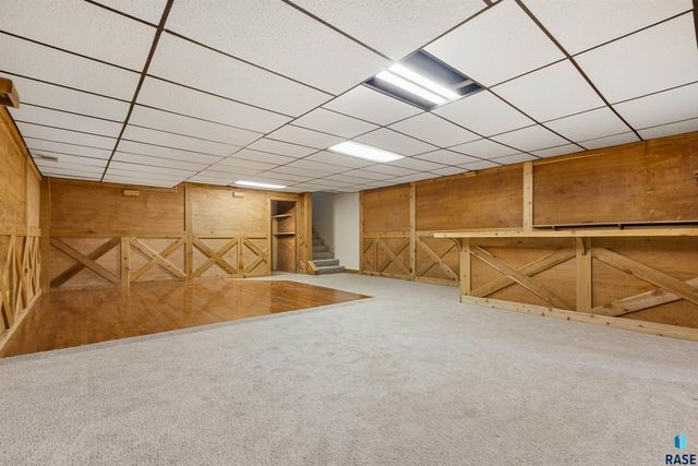 8701 E Maple St Street, Brandon, SD 57005