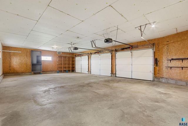8701 E Maple St Street, Brandon, SD 57005