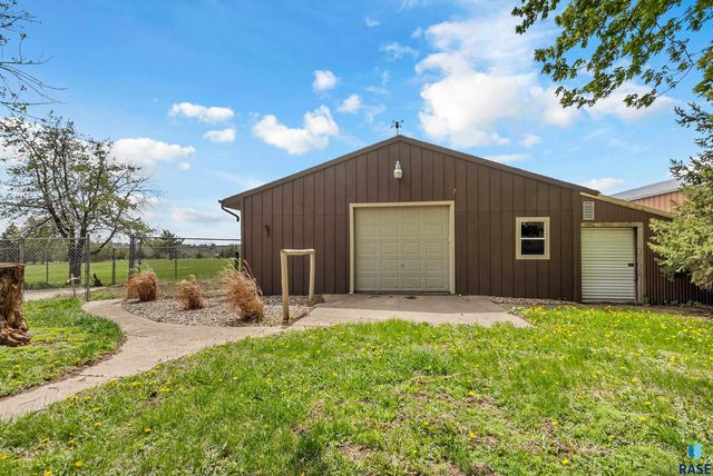 8701 E Maple St Street, Brandon, SD 57005