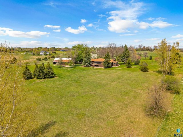 8701 E Maple St Street, Brandon, SD 57005