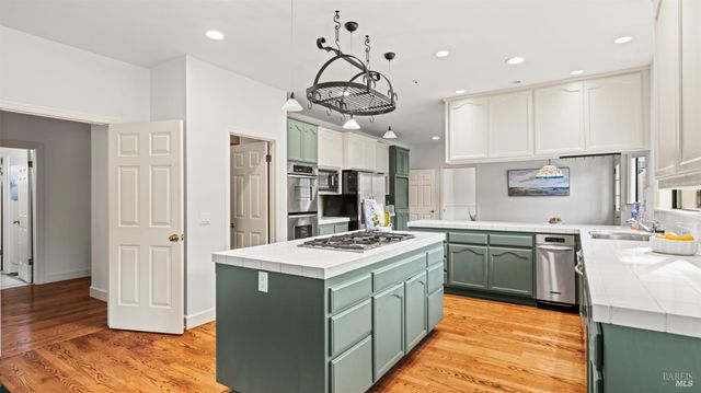 11 Saddlebrook Ct, Novato, CA 94947