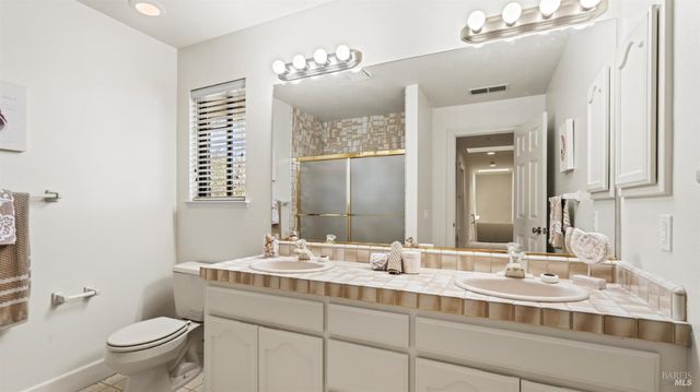 11 Saddlebrook Ct, Novato, CA 94947