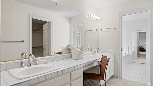 11 Saddlebrook Ct, Novato, CA 94947