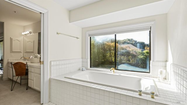 11 Saddlebrook Ct, Novato, CA 94947