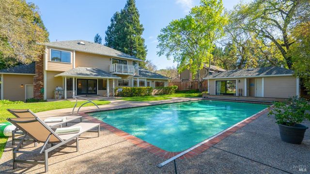 11 Saddlebrook Ct, Novato, CA 94947