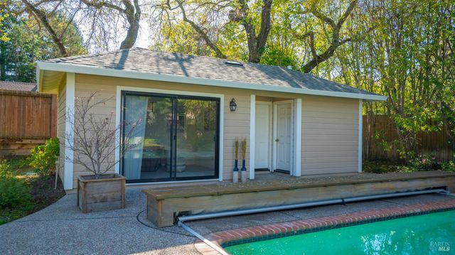 11 Saddlebrook Ct, Novato, CA 94947