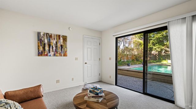 11 Saddlebrook Ct, Novato, CA 94947