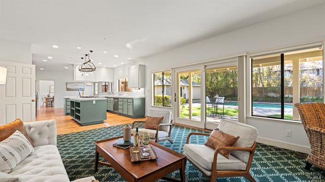 11 Saddlebrook Ct, Novato, CA 94947