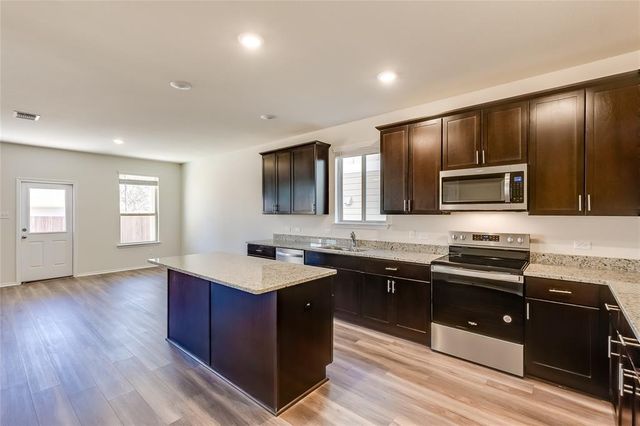 71 Pacific Loon ST, Leander, TX 78641