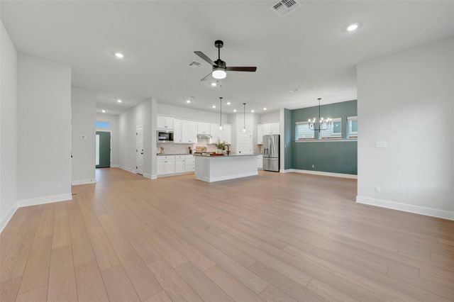 271 Twistleaf DR, Buda, TX 78610