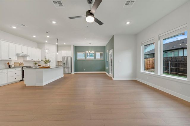 271 Twistleaf DR, Buda, TX 78610