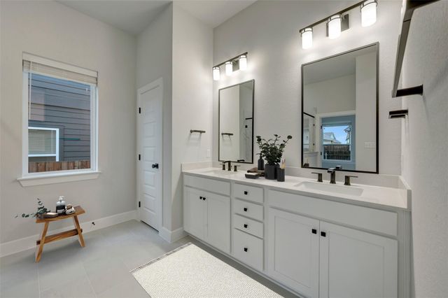 271 Twistleaf DR, Buda, TX 78610