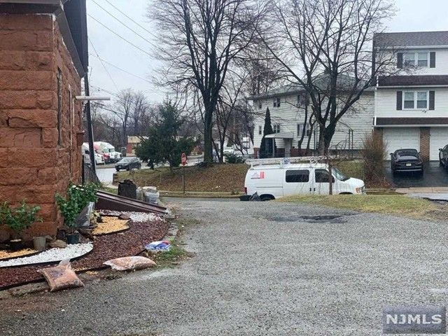 891 River Drive, Elmwood Park, NJ 07407