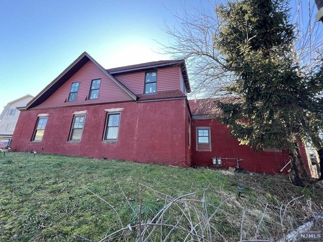 891 River Drive, Elmwood Park, NJ 07407