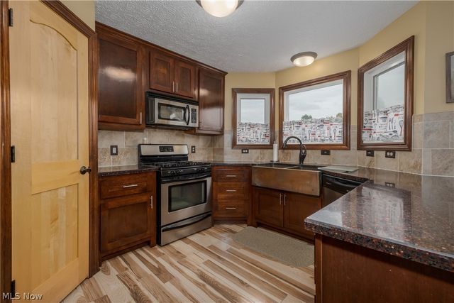 2392 Bowers Street NW, Uniontown, OH 44685