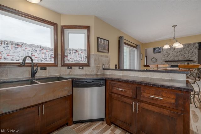 2392 Bowers Street NW, Uniontown, OH 44685