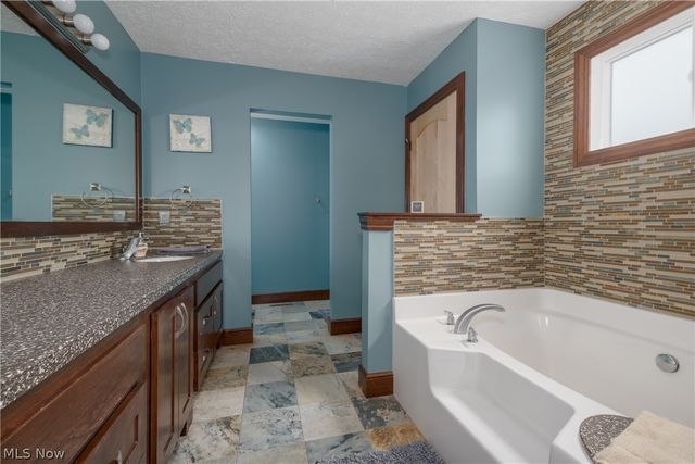 2392 Bowers Street NW, Uniontown, OH 44685