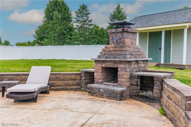 2392 Bowers Street NW, Uniontown, OH 44685