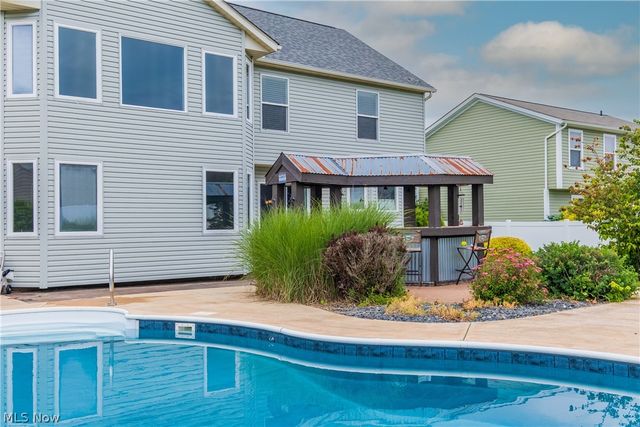 2392 Bowers Street NW, Uniontown, OH 44685