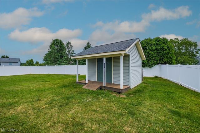 2392 Bowers Street NW, Uniontown, OH 44685