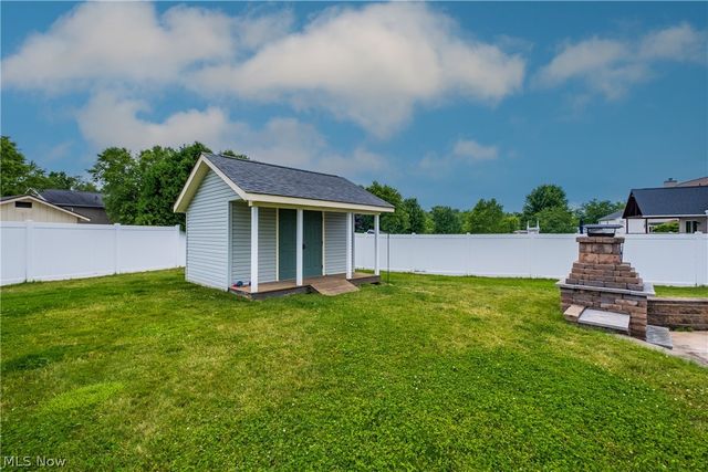 2392 Bowers Street NW, Uniontown, OH 44685