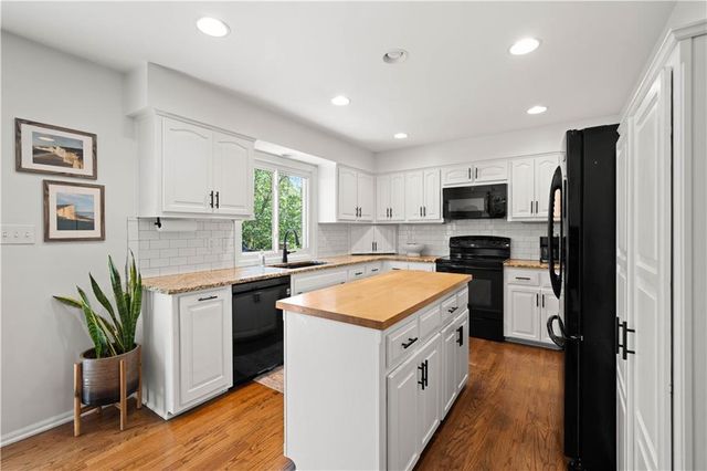 9413 Hall Drive, Lenexa, KS 66219